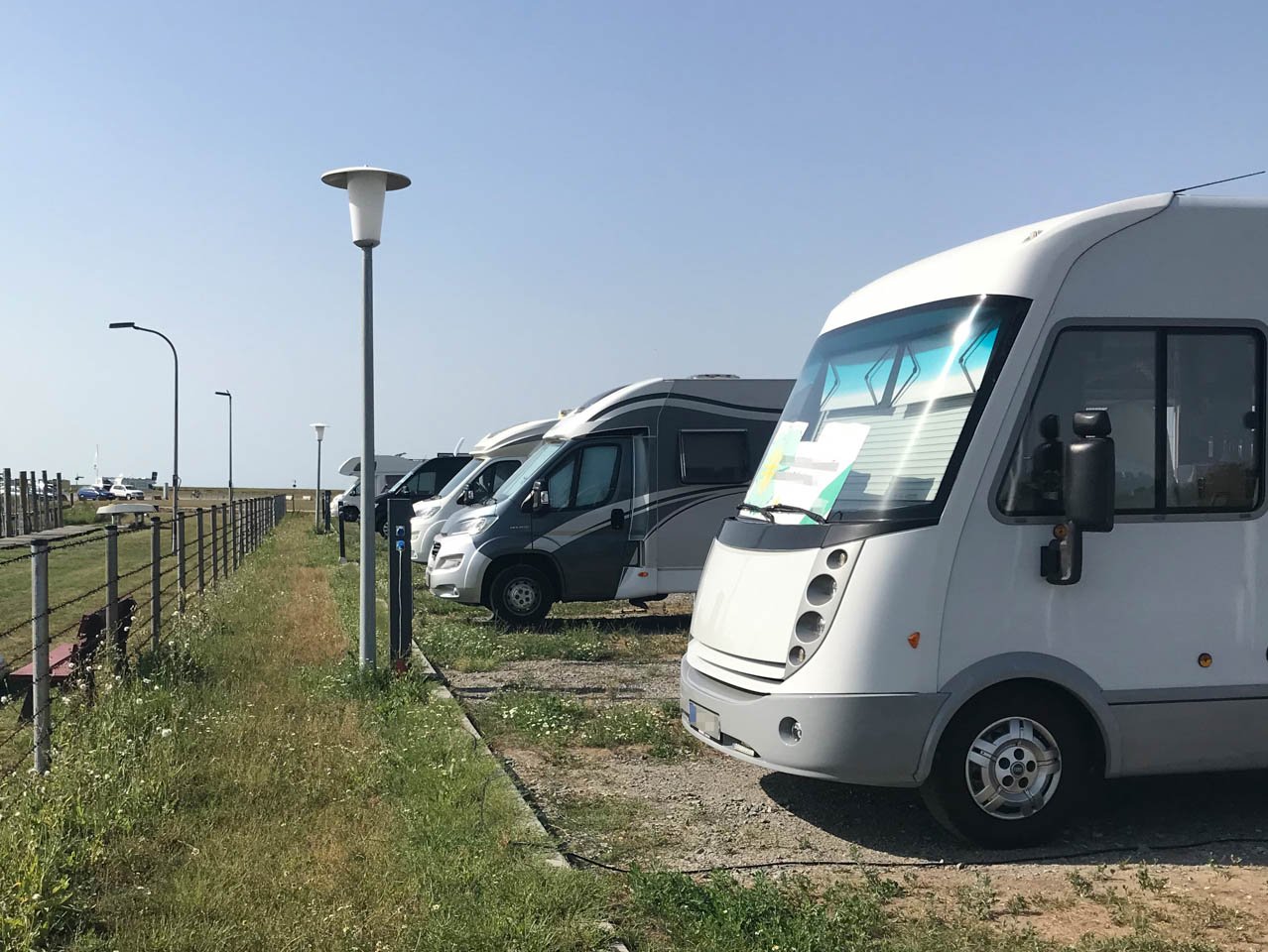 Reisemobilstellplatz auf der Wiese