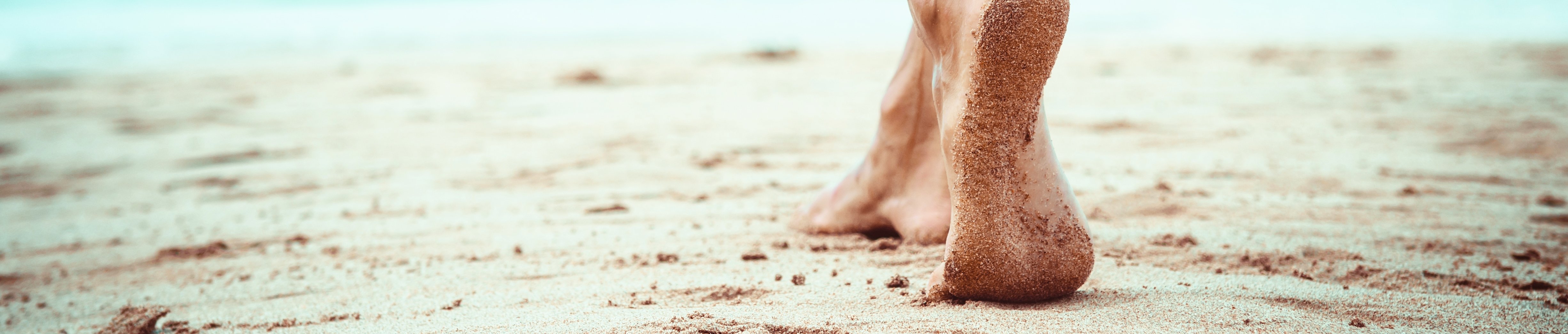 bare-female-feet-on-the-sand-at-the-beach-2022-11-07-07-15-45-utc