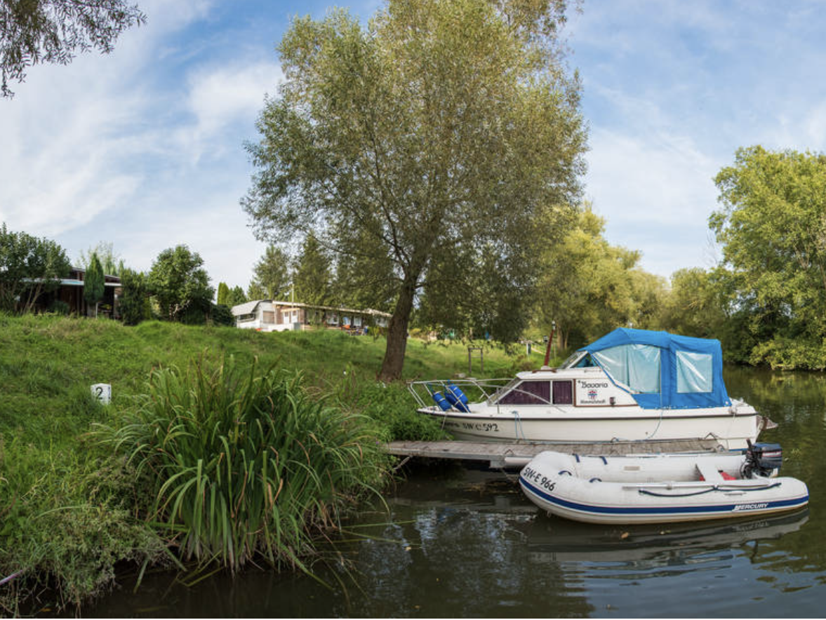 Ufer-Stellplatz